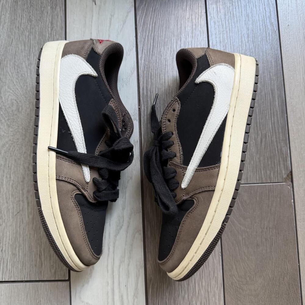 Travis scott x air jordan